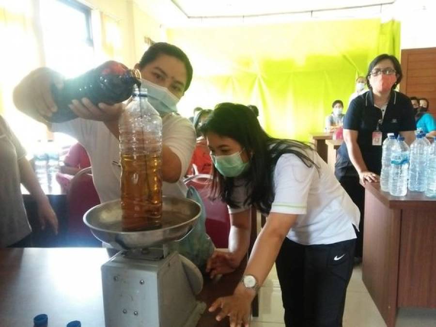 SOSIALISASI DAN PELATIHAN ECO ENZYME DI KECAMATAN SUKASADA Dinas