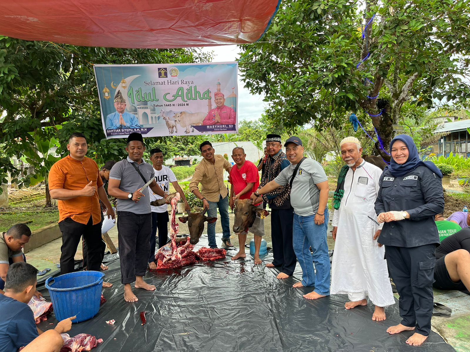 RAYAKAN IDUL ADHA 1445 H LAPAS PASIR PENGARAIAN POTONG 5 EKOR SAPI DAN