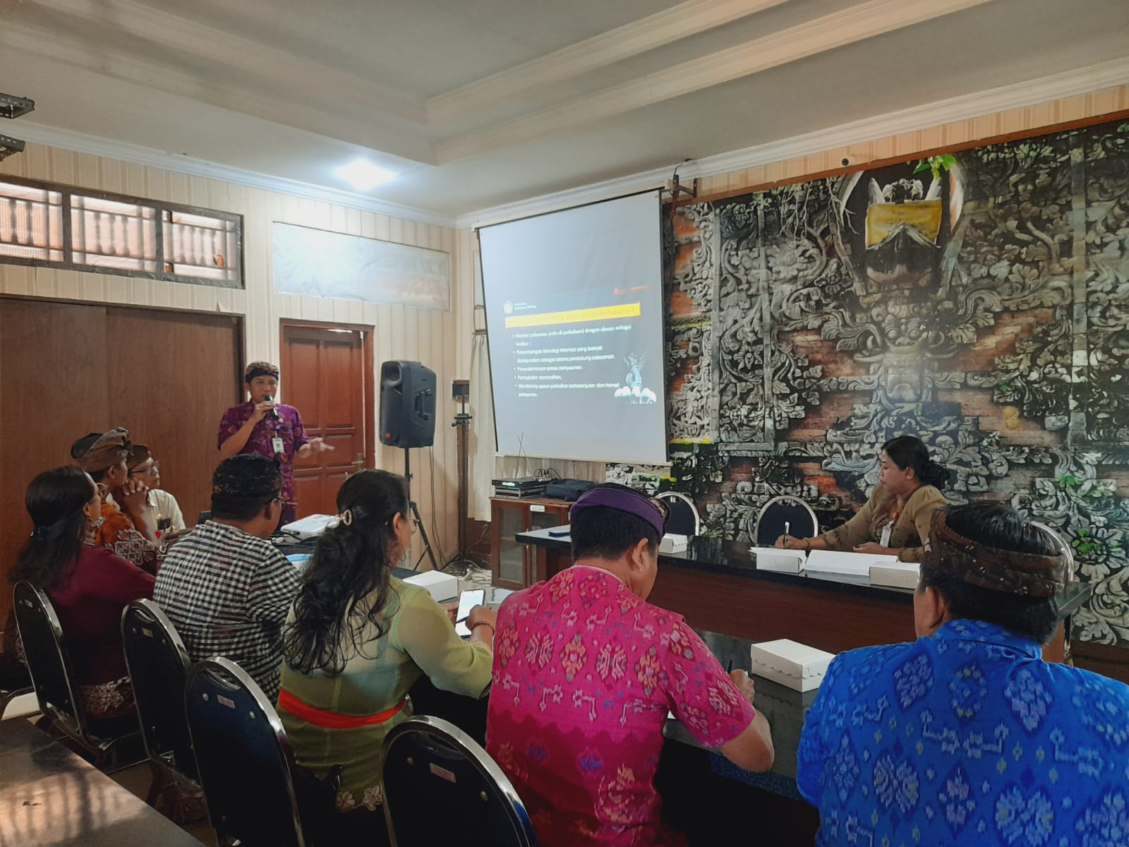 Rapat Penyusunan Standar Pelayanan Dan SOP Kelurahan Lingkup Pemerintah ...