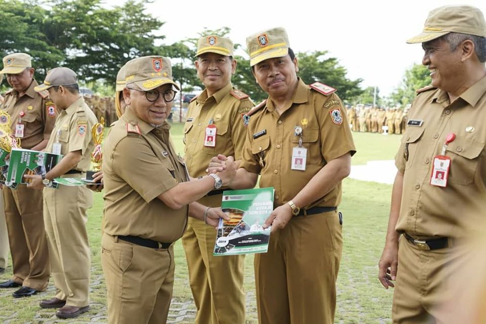 DINAS PMPTSP PROV. KALSEL MENERIMA PENGHARGAAN BUDAYA KERJA - Dinas ...