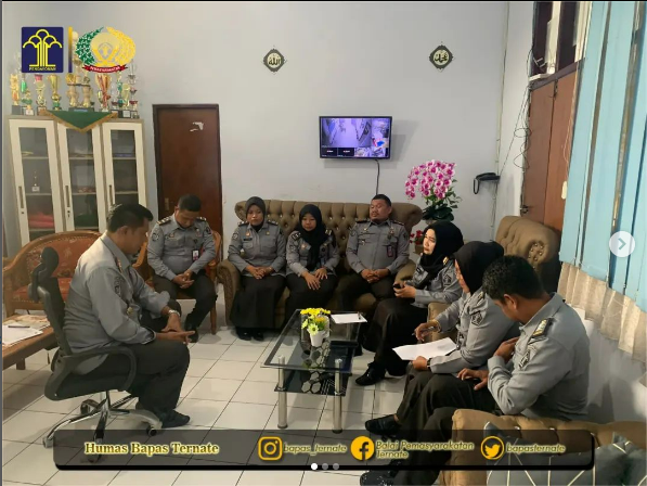 EVALUASI DAN KOORDINASI DENGAN MENGADAKAN RAPAT PEJABAT PADA JAJARAN ...