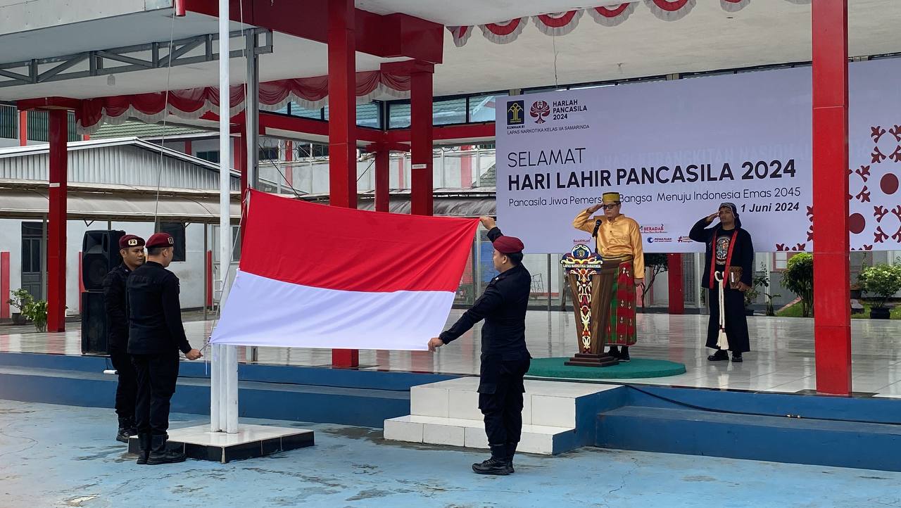 Kobarkan Semangat Pancasila Hidayat Kalapas Beserta Jajaran Gelar Upacara Peringatan Hari Lahir