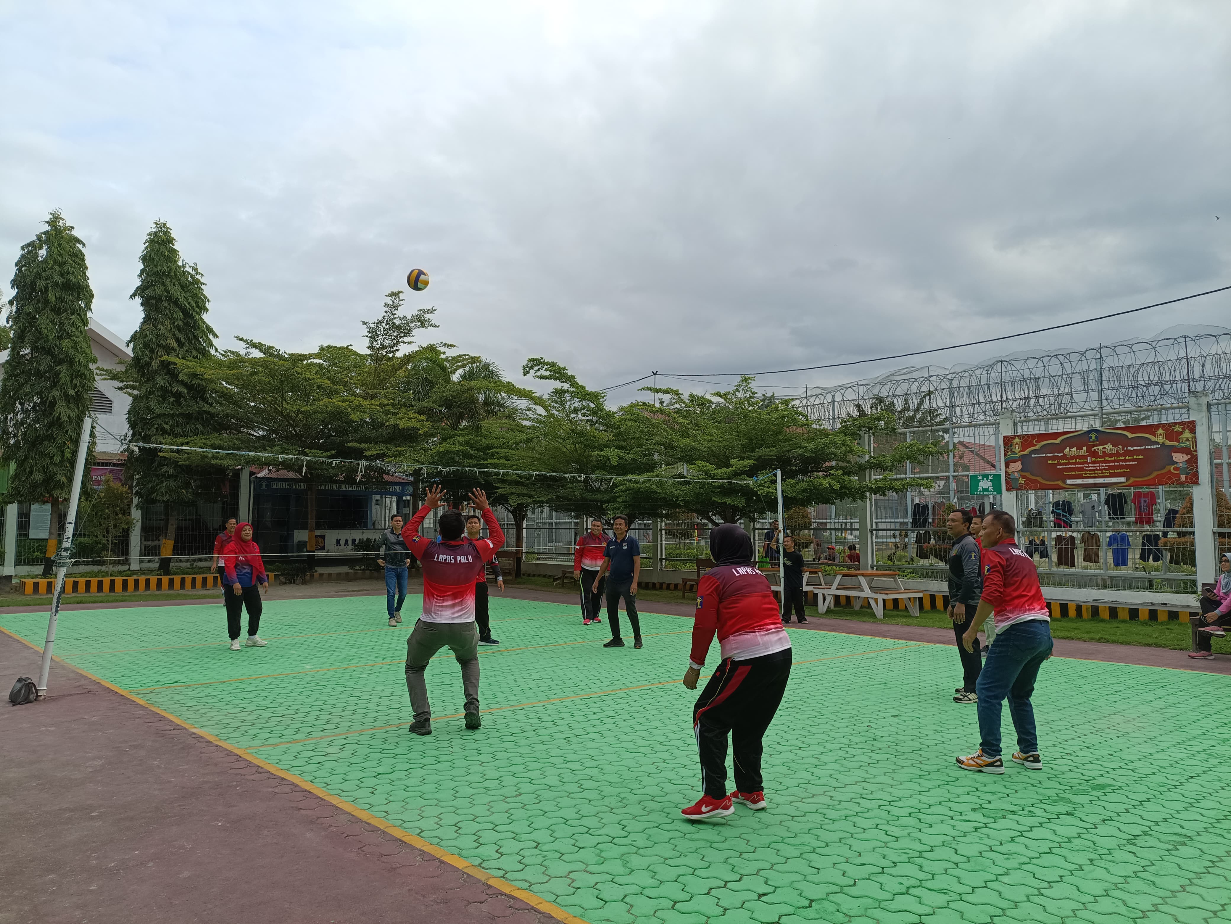 To Keep Your Body Fit, Palu Prison Staff Play Volleyball Together